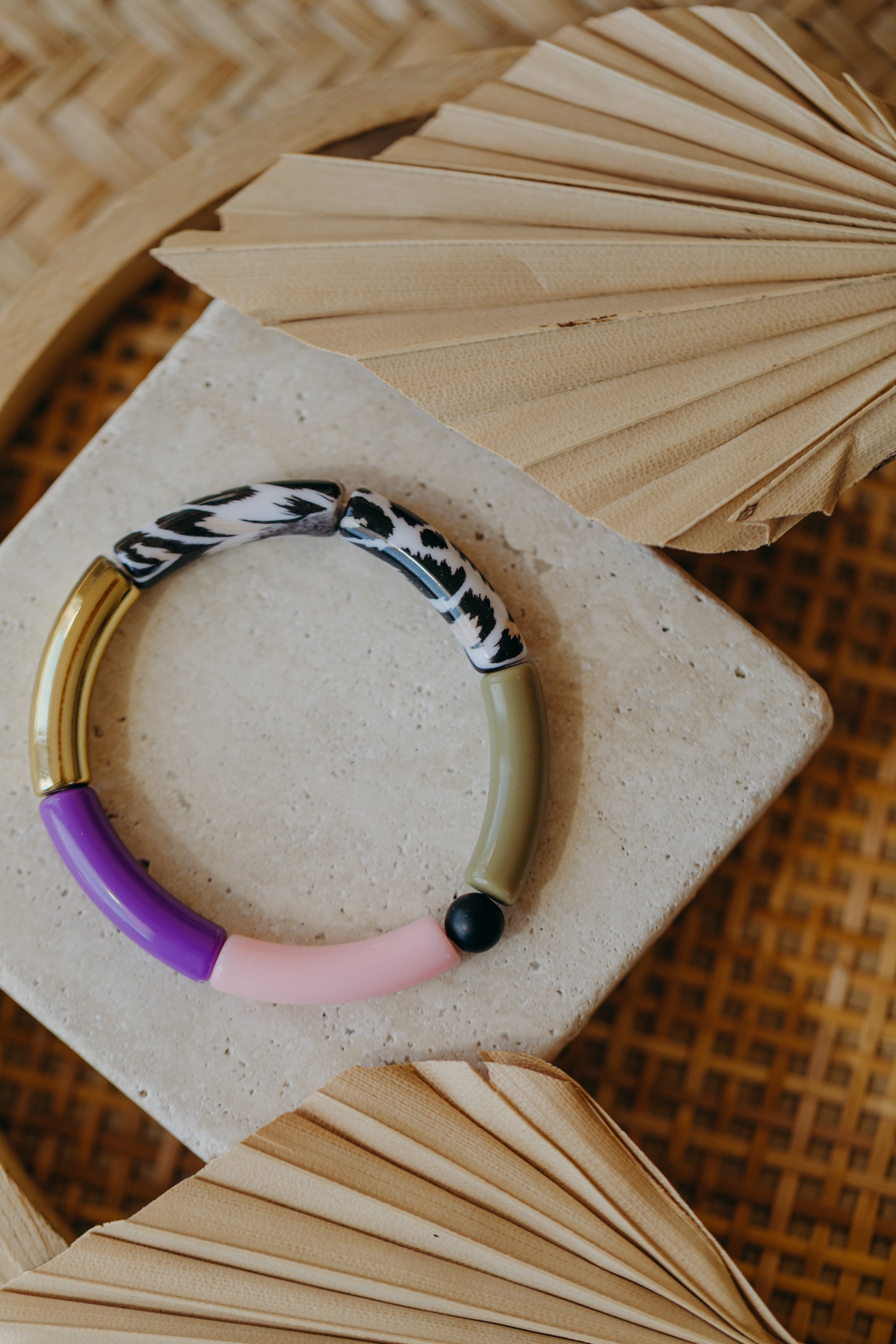 Pearl bracelet with tube pearls in gold, cream, yellow and purple
