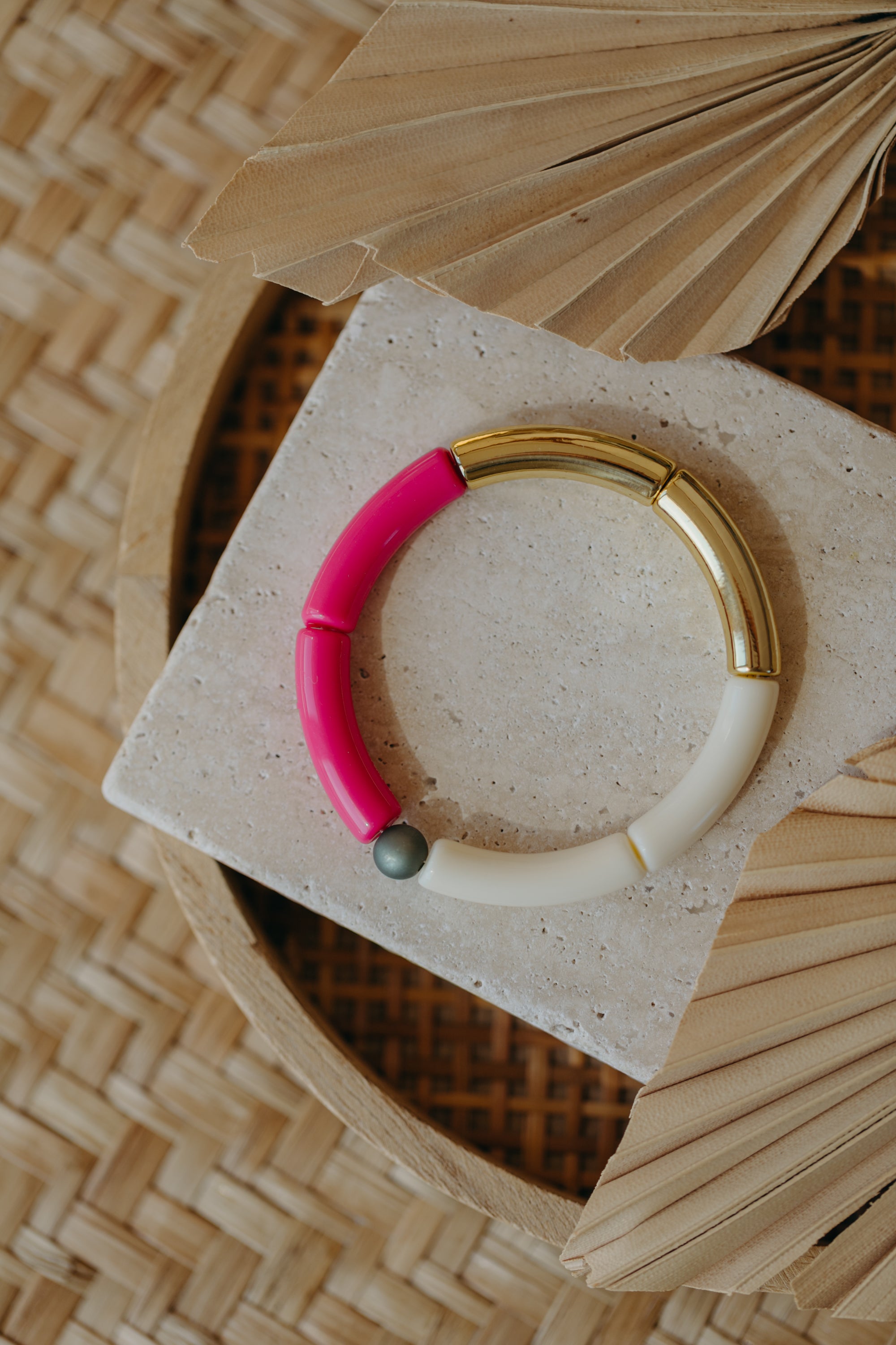 Pearl bracelet with tube pearls in gold, cream, yellow and purple