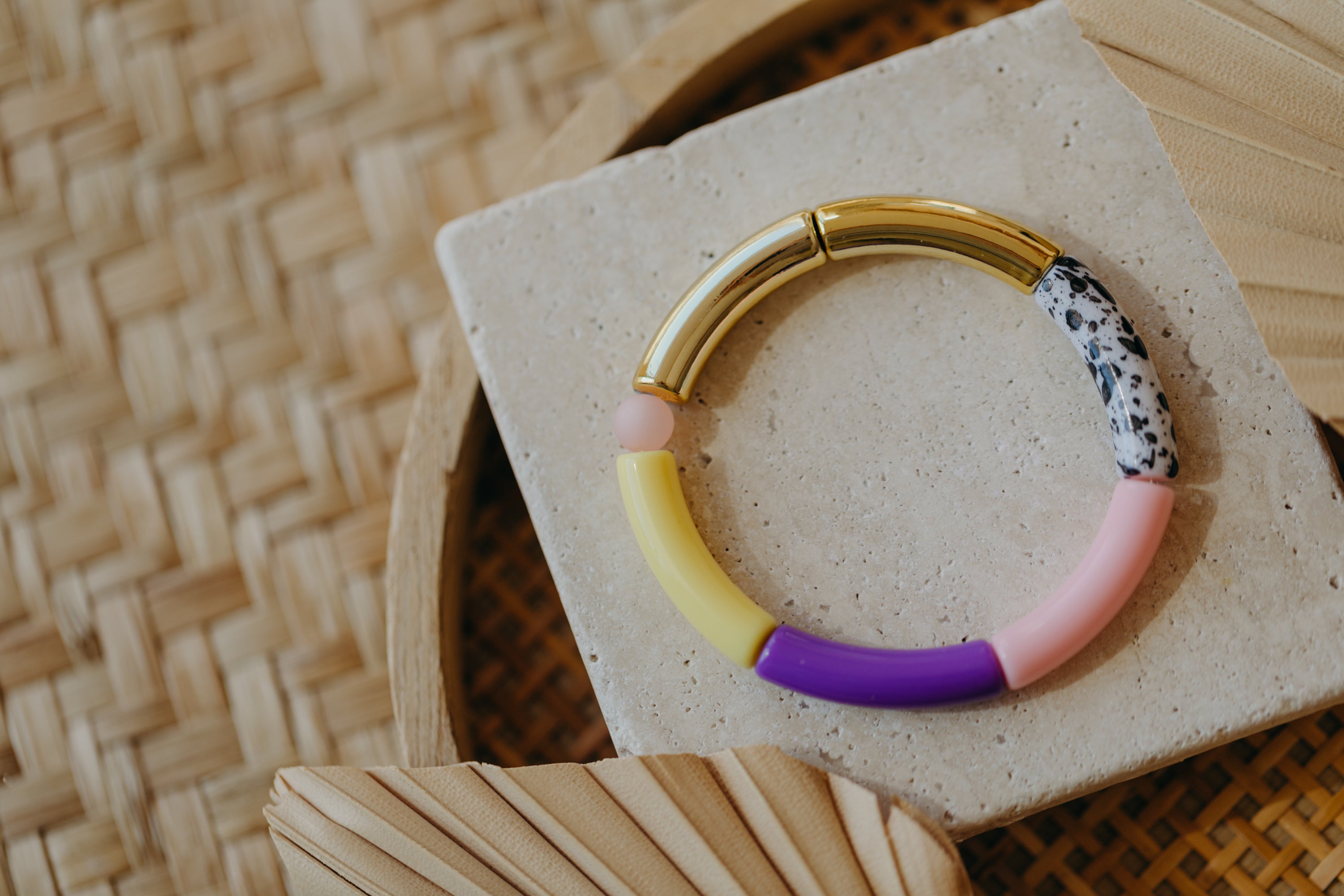 D - Perlenarmband 033 mit Tube Perlen in Gold, Gelb, Rosa, Lila, Schwarz-Weiß