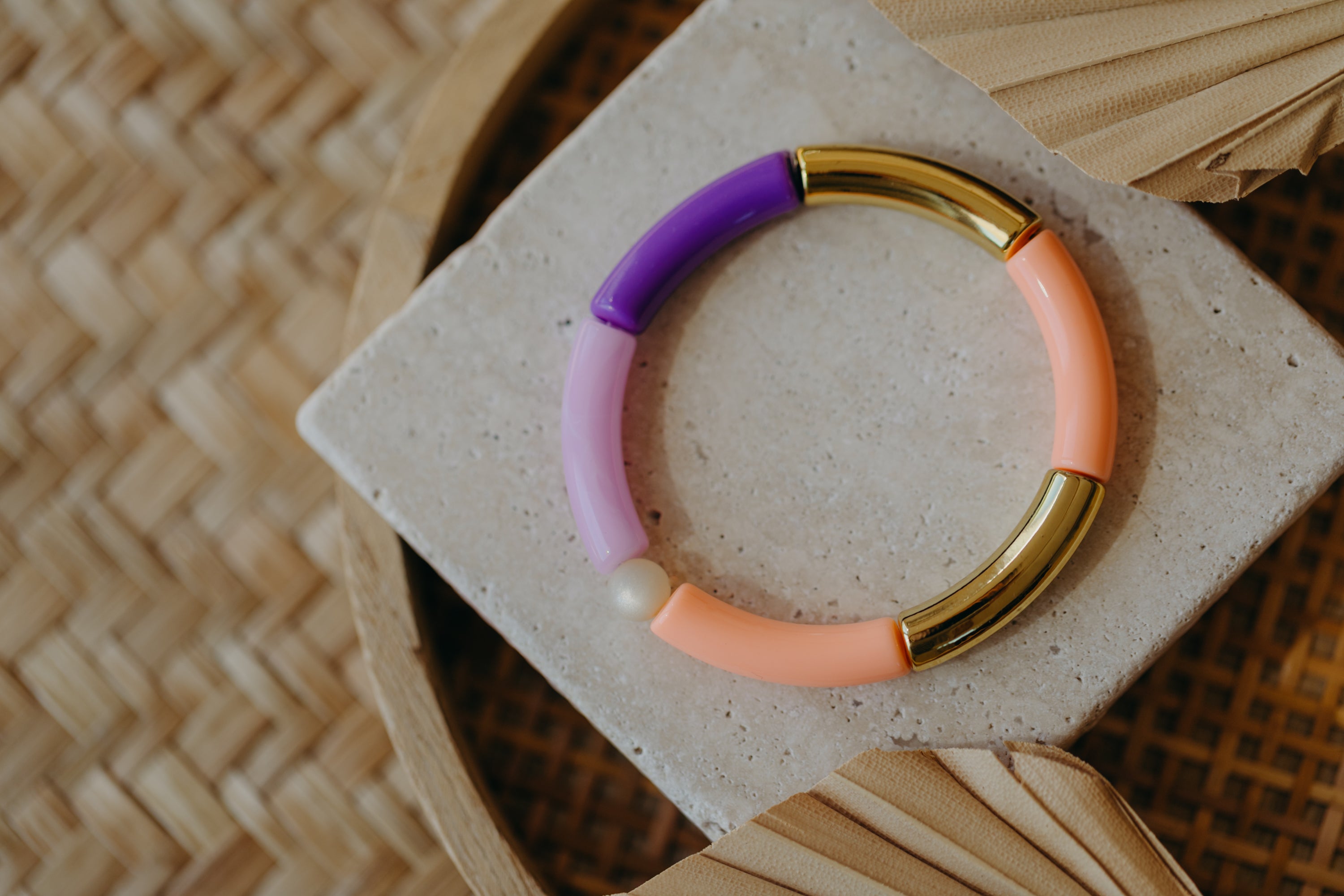 Perlenarmband 038 mit Tube Perlen in Gold, Apricot, und Lilatönen