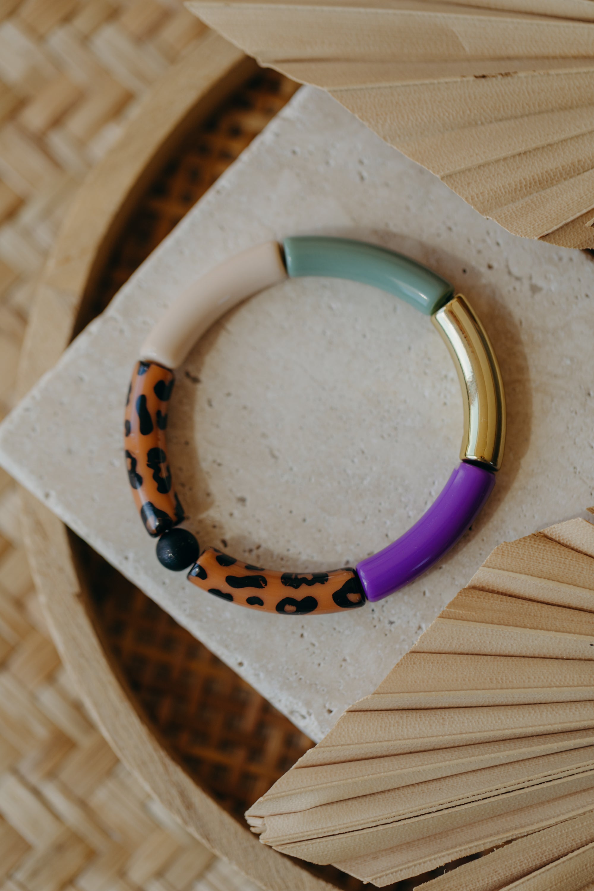 Pearl bracelet with tube pearls in gold, cream, yellow and purple