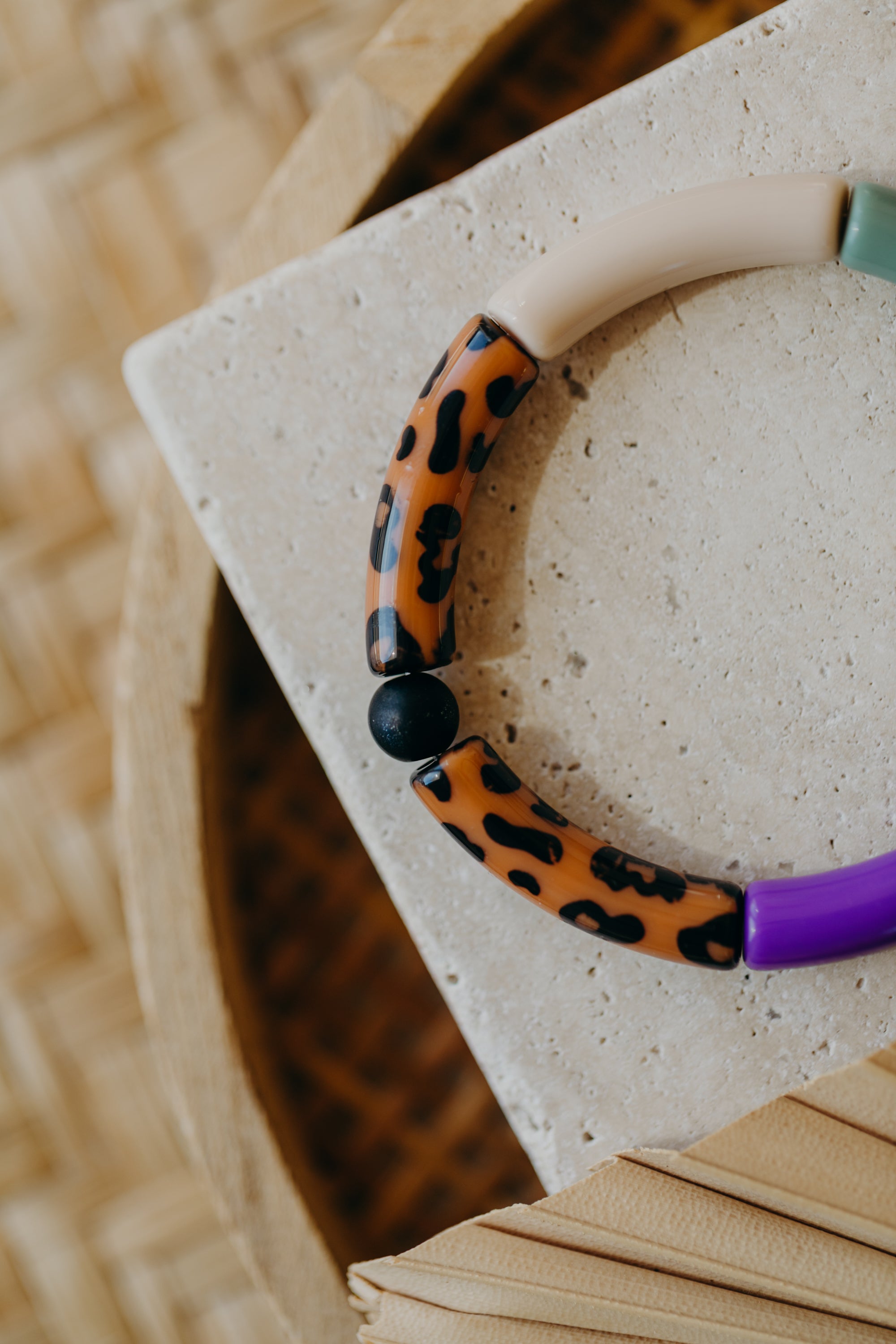 Pearl bracelet with tube pearls in gold, cream, yellow and purple