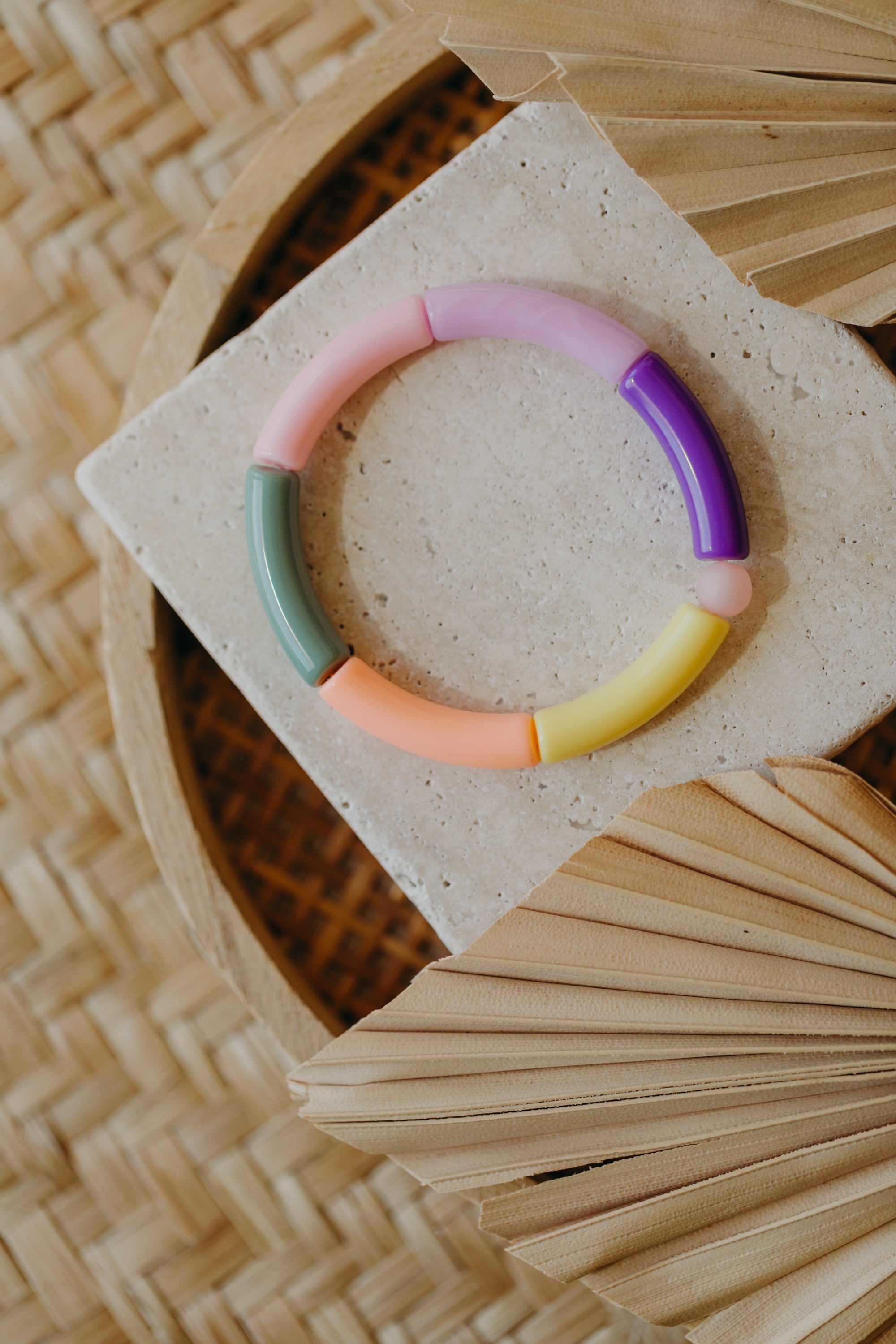 Pearl bracelet with tube pearls in gold, cream, yellow and purple
