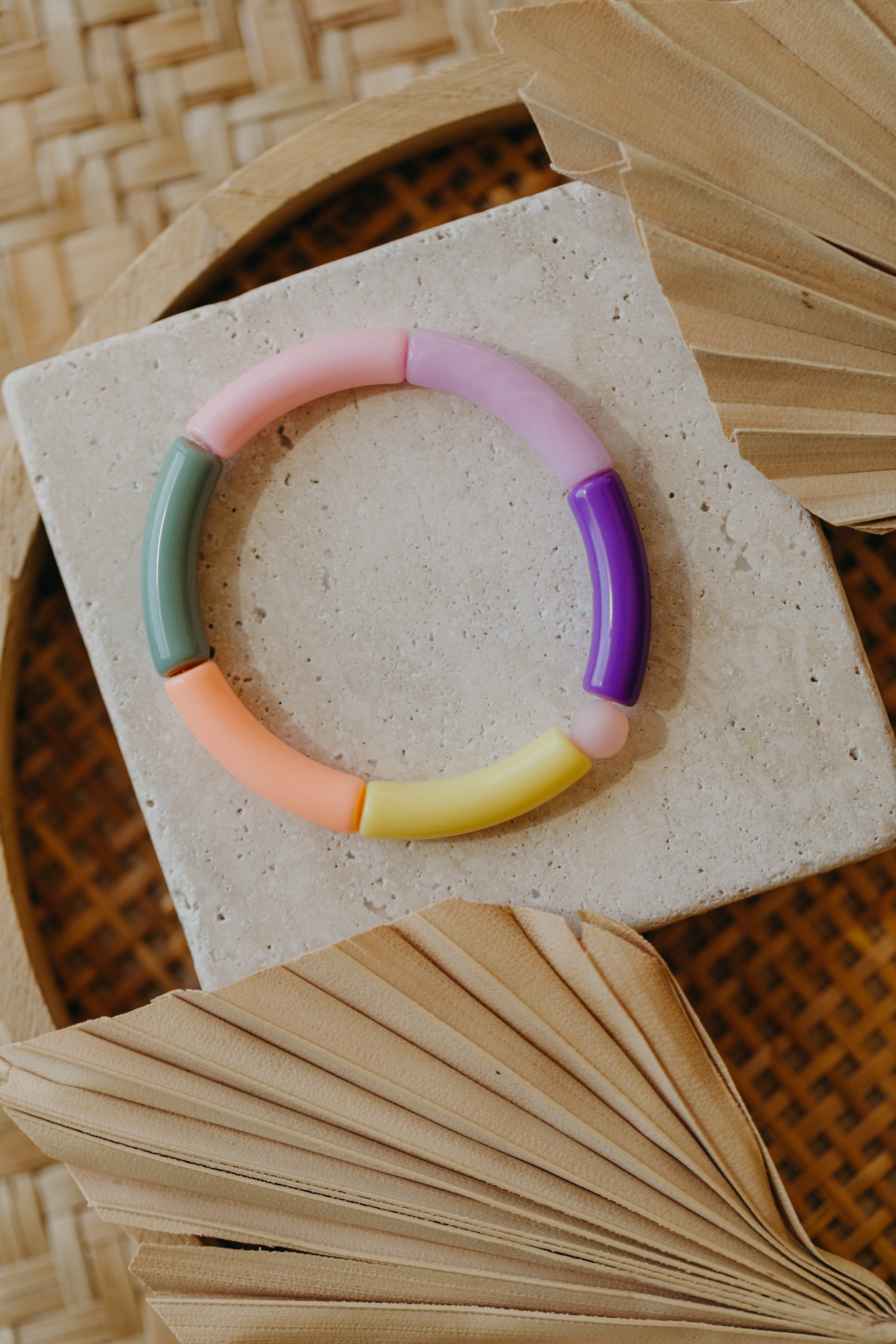 Pearl bracelet with tube pearls in gold, cream, yellow and purple