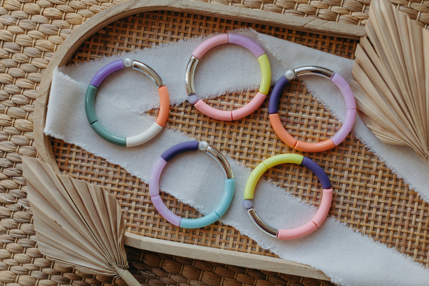 Perlenarmband 076 mit Tube Perlen in Silber, Grün, Orange und Creme