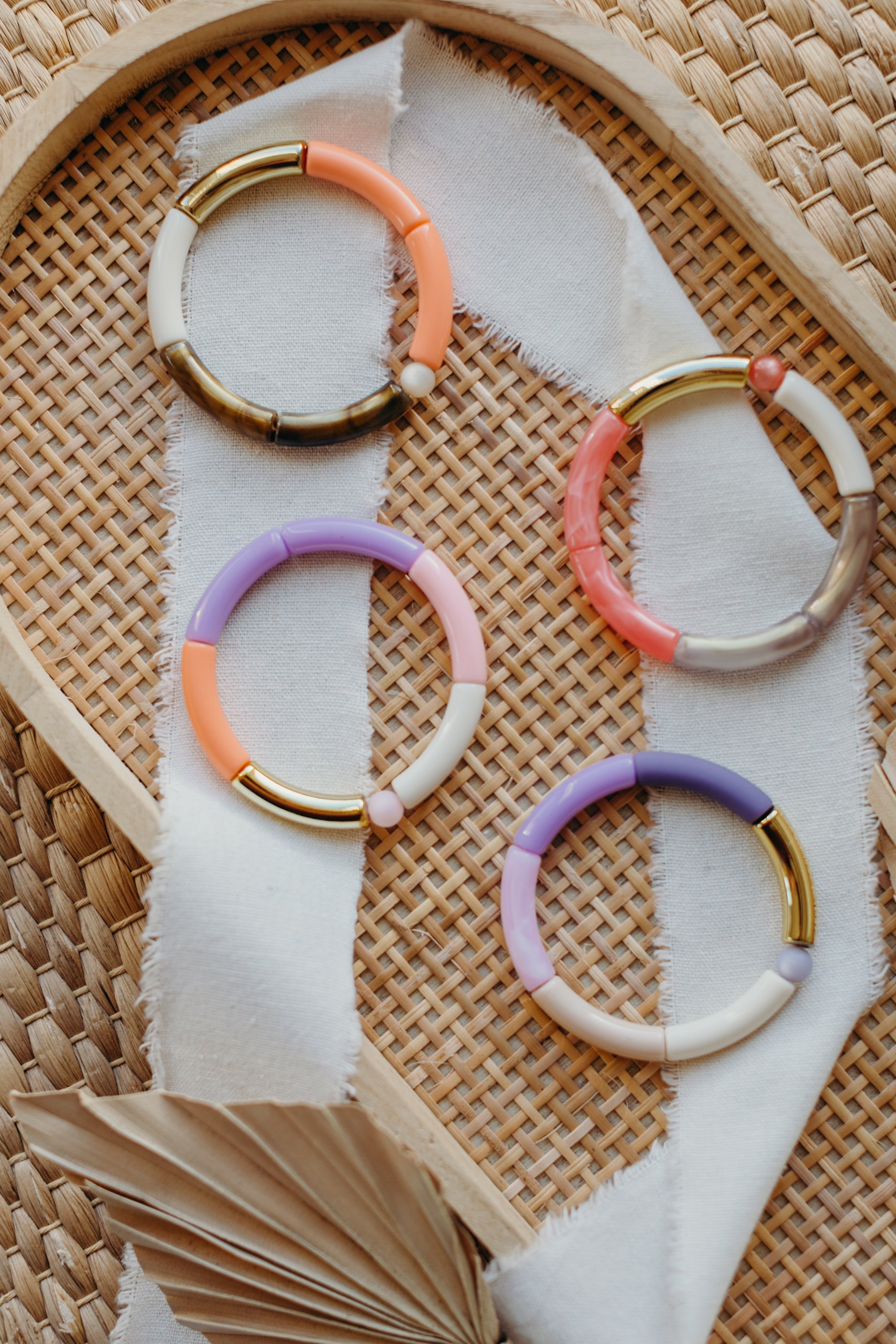 Perlenarmband 055 mit Tube Perlen in Gold, Pink, Creme und Braun-glänzend