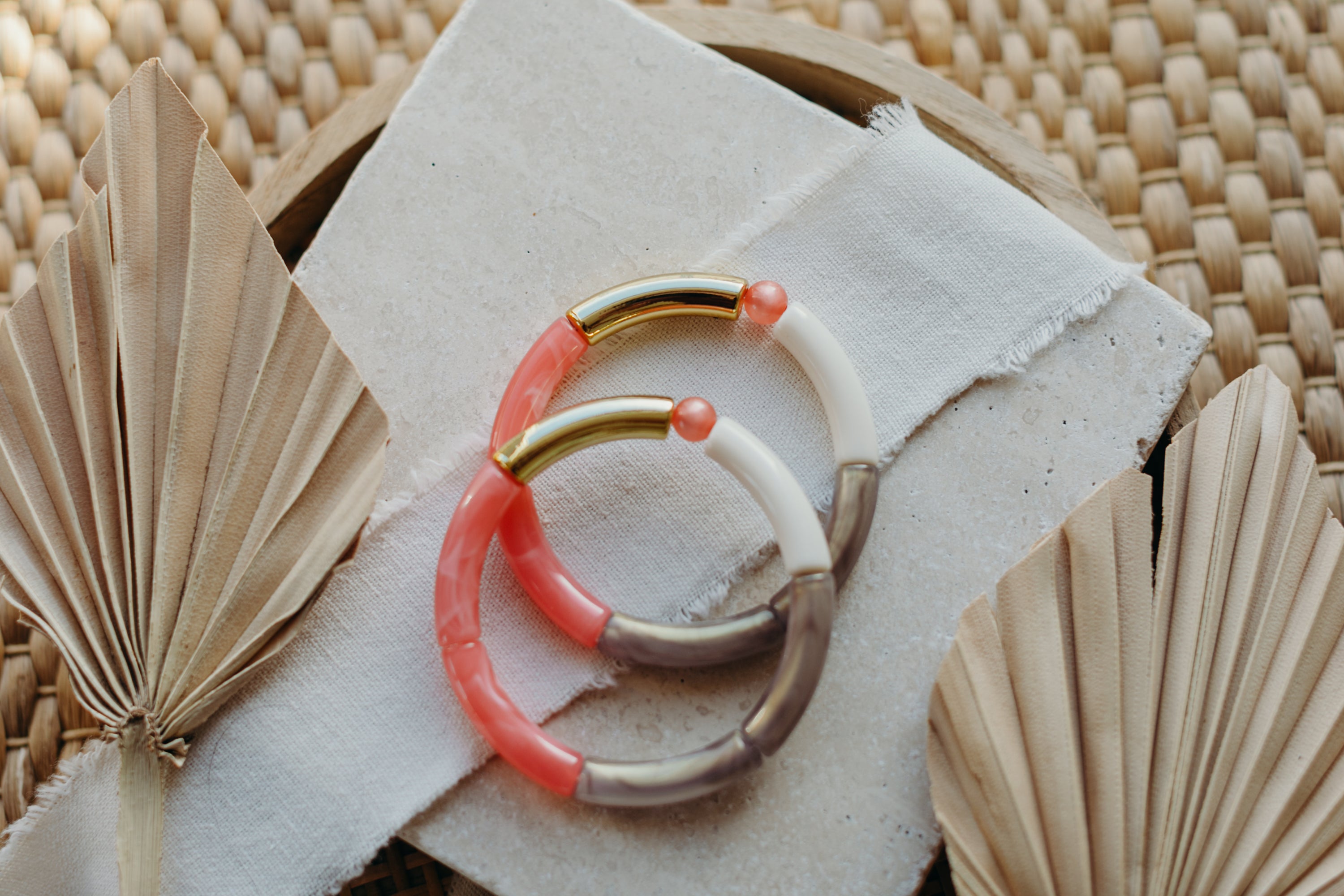 Perlenarmband 055 mit Tube Perlen in Gold, Pink, Creme und Braun-glänzend