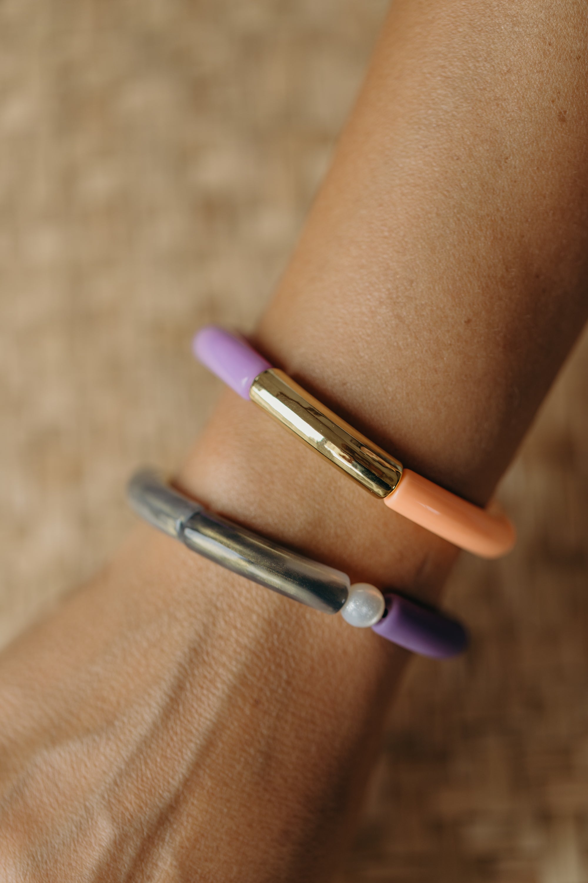 Pearl bracelet with tube pearls in gold, cream, yellow and purple