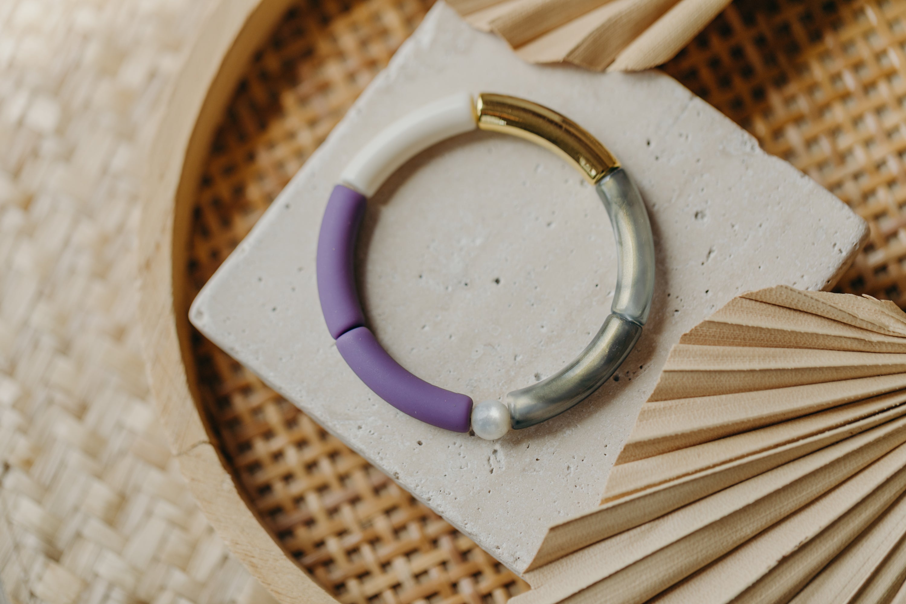 Pearl bracelet with tube pearls in gold, cream, yellow and purple