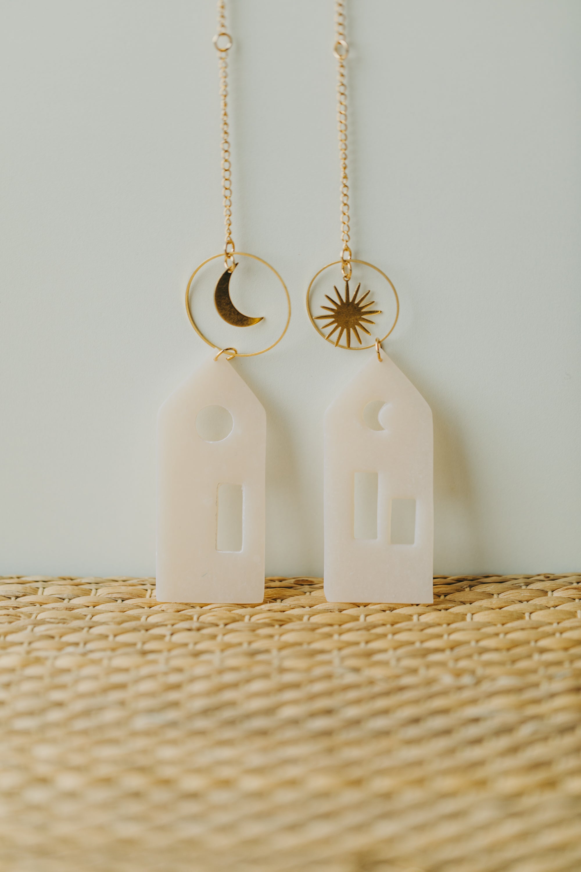 Haus-Anhänger aus Polymer Ton mit Messing Element