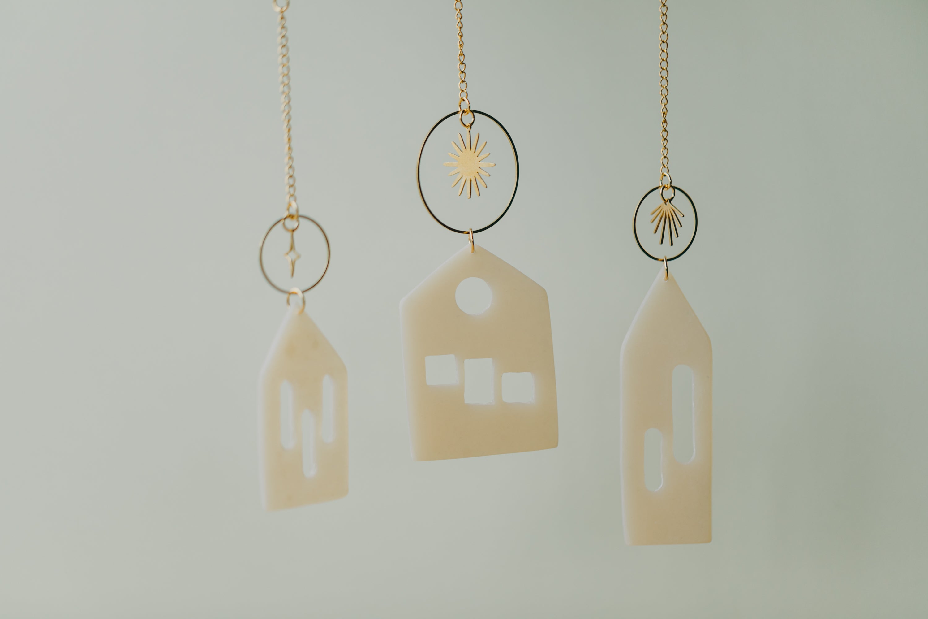 Haus-Anhänger aus Polymer Ton mit Messing Element