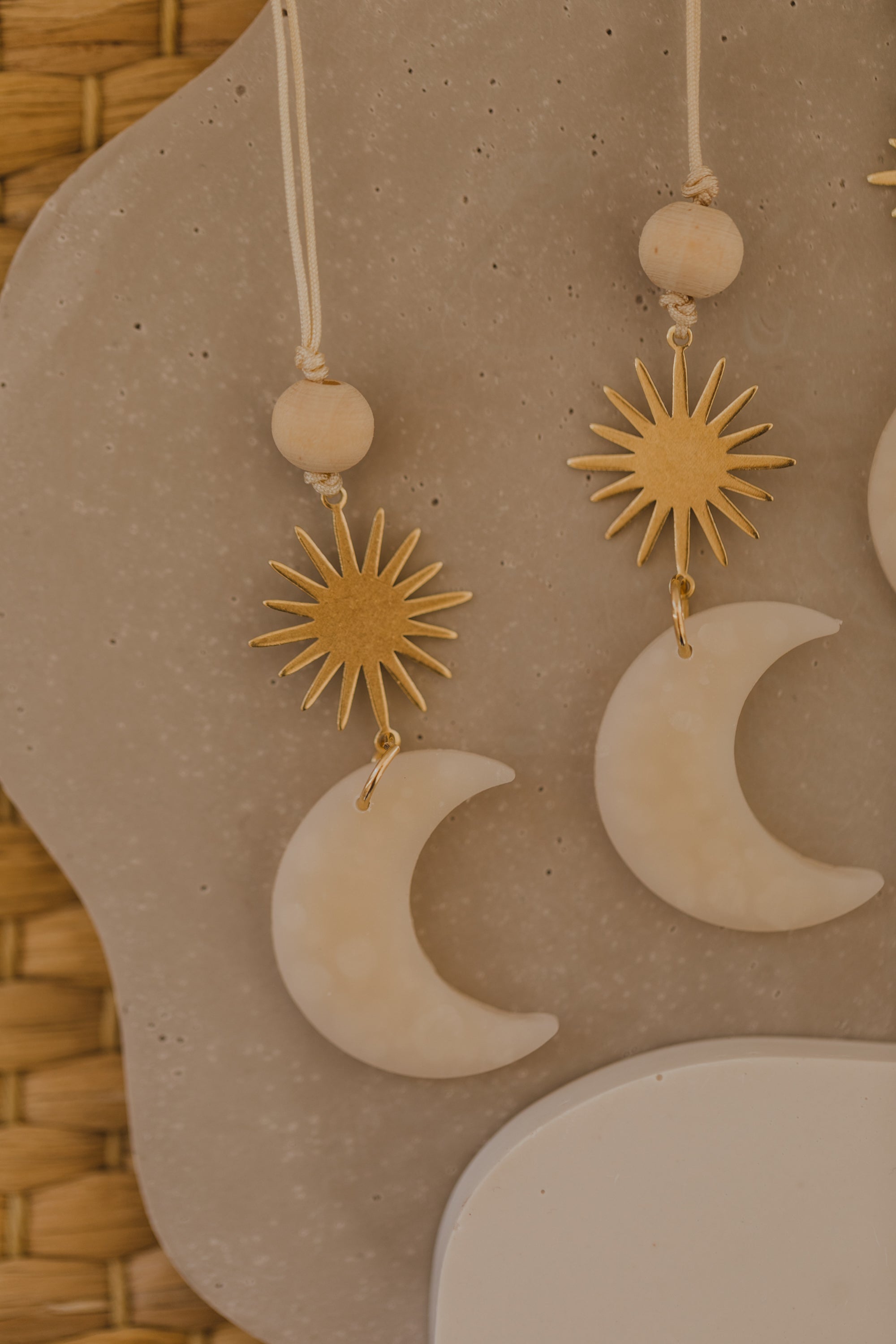 Weihnachtsanhänger Mond aus Polymer Ton