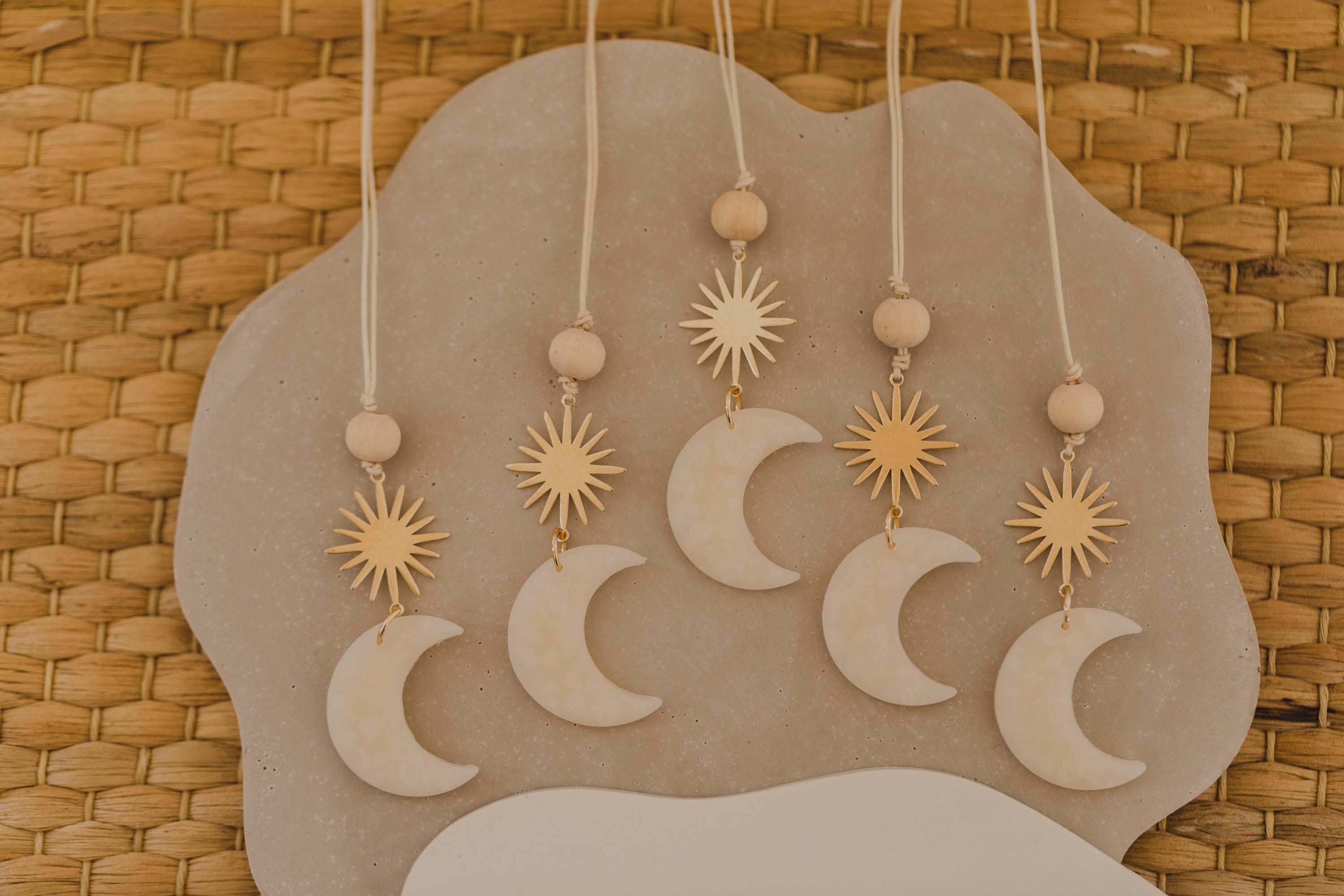 Weihnachtsanhänger Mond aus Polymer Ton