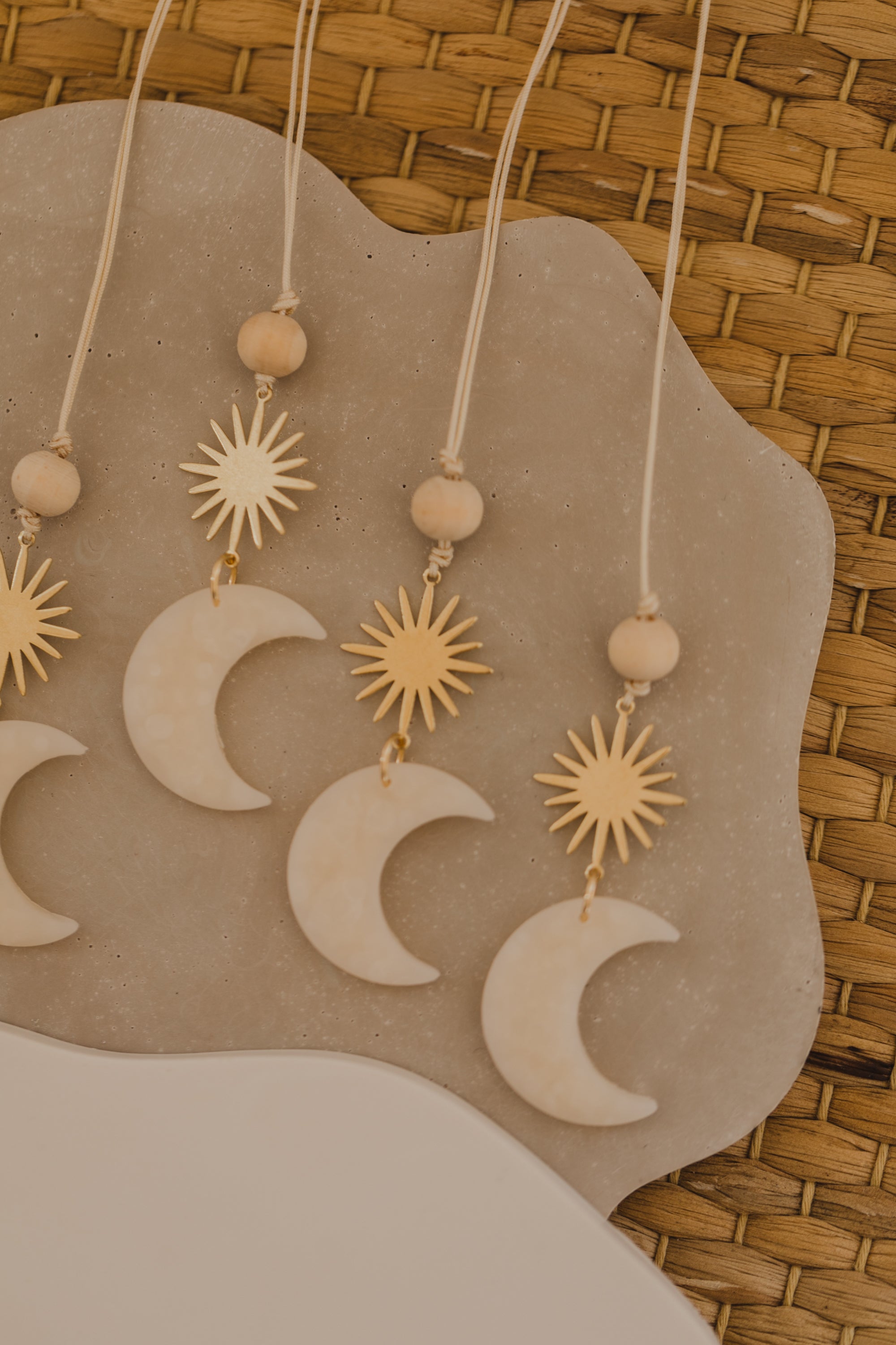 Weihnachtsanhänger Mond aus Polymer Ton