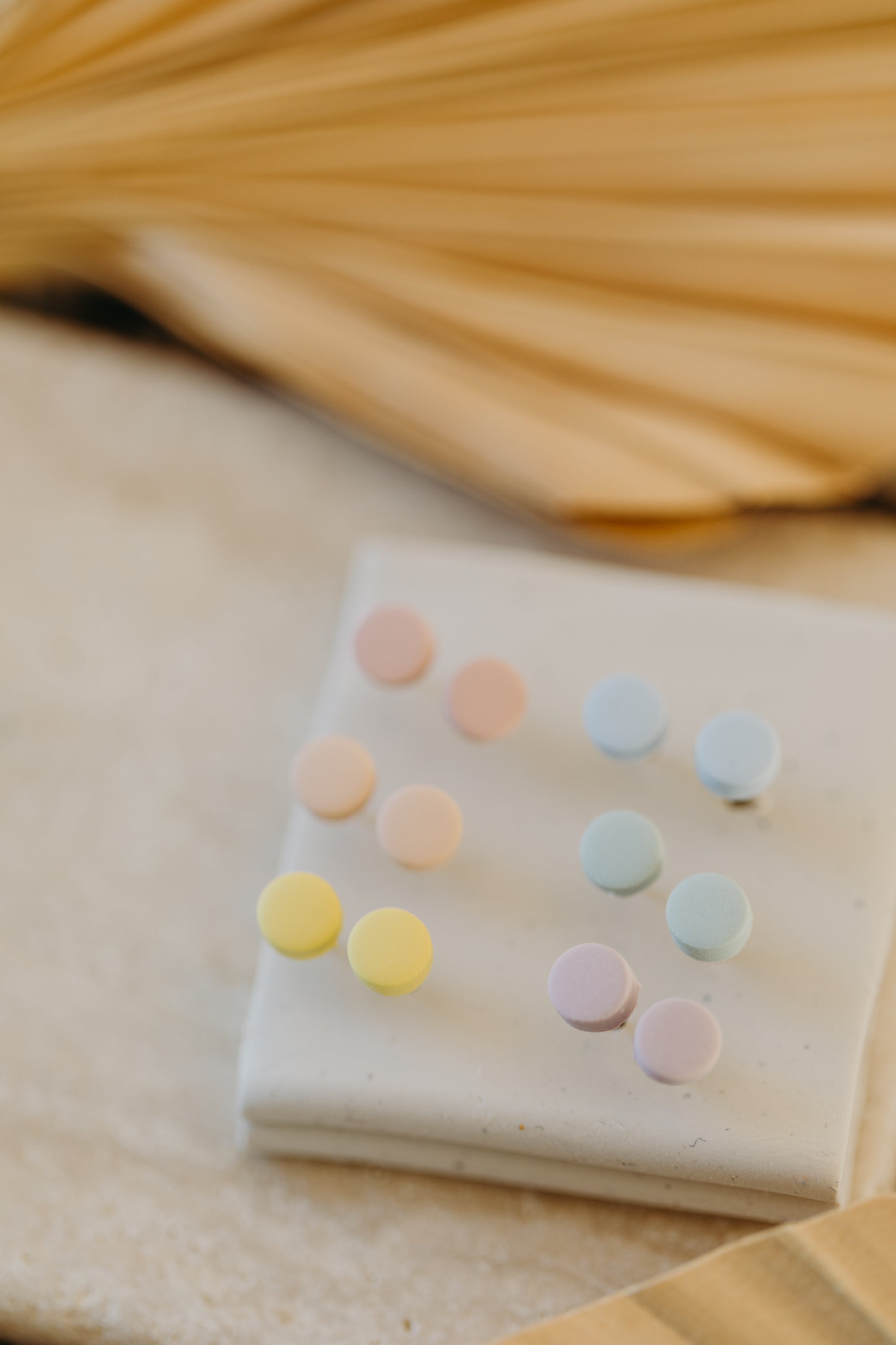 YUNA - small round earrings made of polymer clay in pastel colors