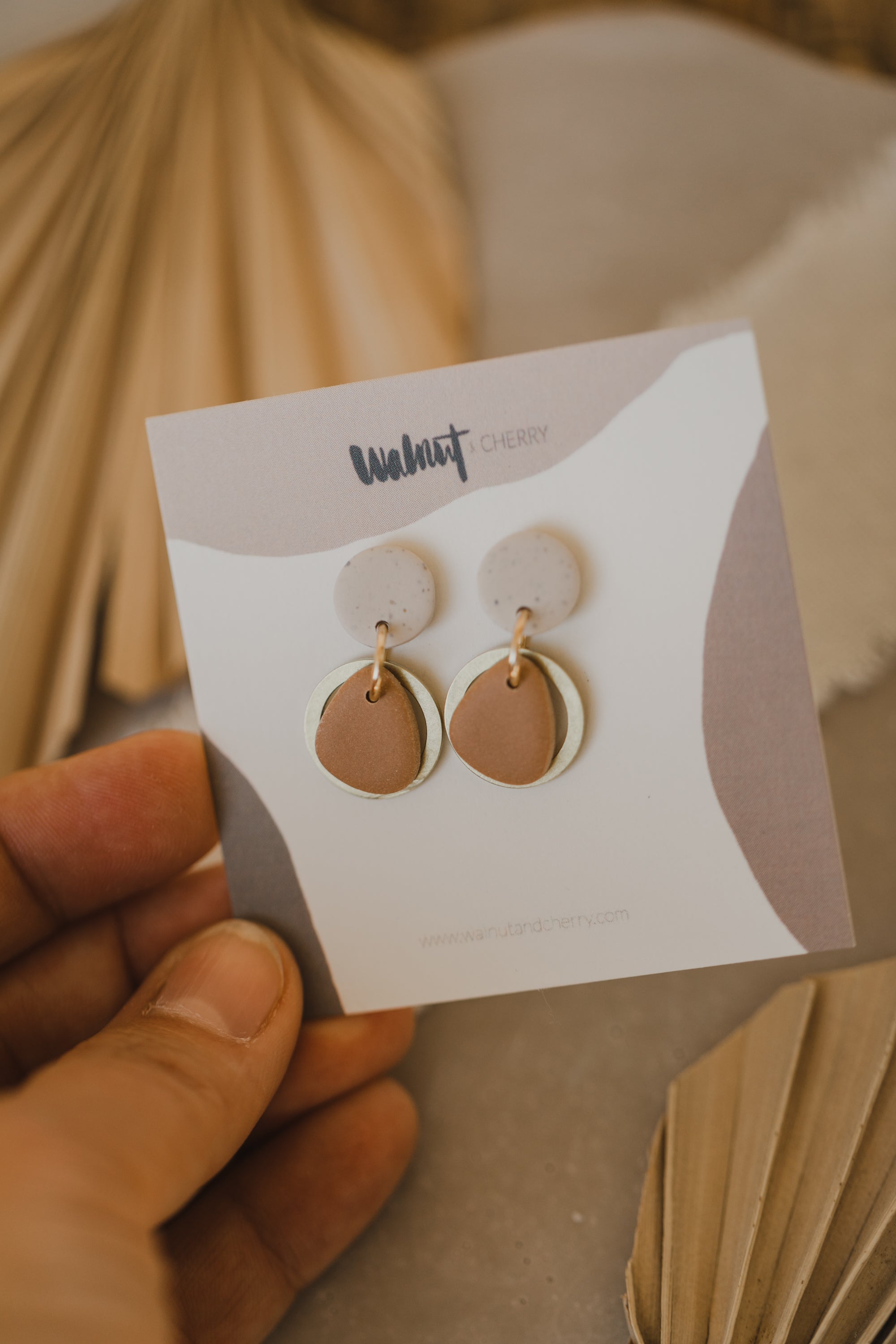 YEMA - kleine zweifarbige Polymer Ton Ohrringe