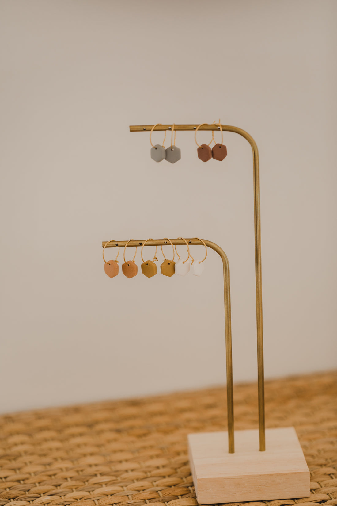 KLEA - kleine Creolen mit sechseckigem Polymer Ton Anhänger