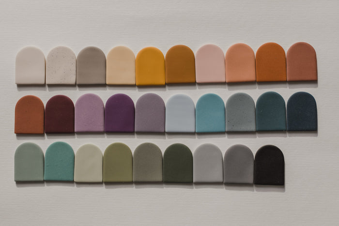 Farbenvielfalt bei unseren Polymer Ton Ohrringen: Entdecke 29 atemberaubende Standardfarben!