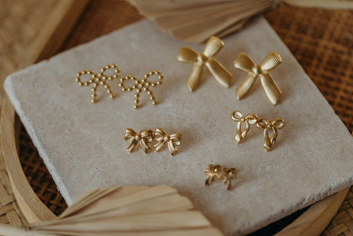 Bow Knot Ohrringe – Schleifen Ohrringe aus Edelstahl & Polymer Ton
