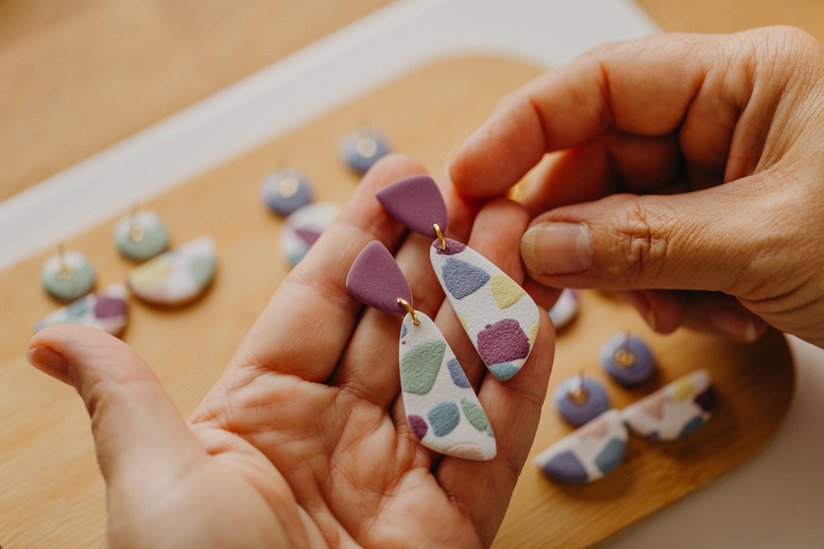 Polymer Ton Ohrringe selber machen – DIY Schritt-für-Schritt Anleitung