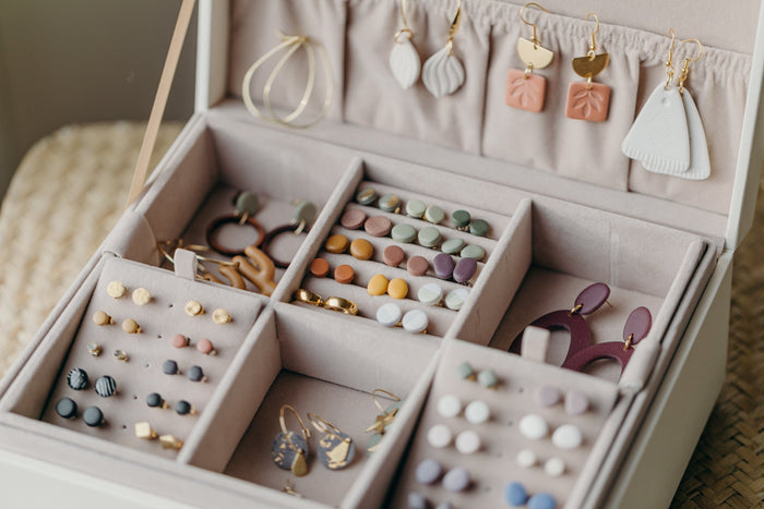 Schmuck richtig pflegen: Tipps für deinen handgemachten Schmuck