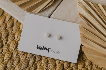 weiße Jade Edelstein Ohrstecker (6 mm)