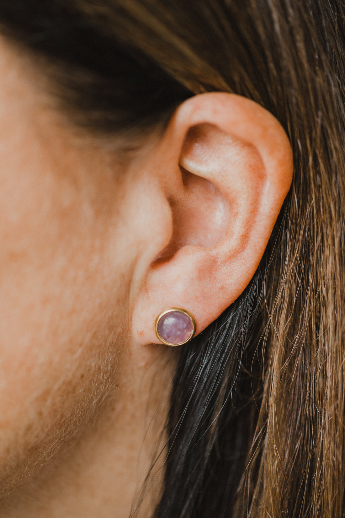 lila Amethyst Edelstein Ohrstecker (8 mm)