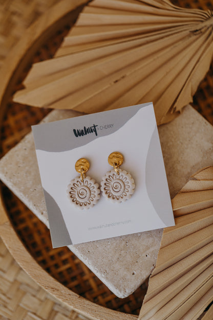 AINO - Boho Ohrringe mit Muster in Vanille