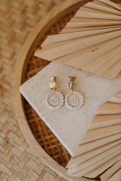 AINO - Boho Ohrringe mit Muster in Vanille