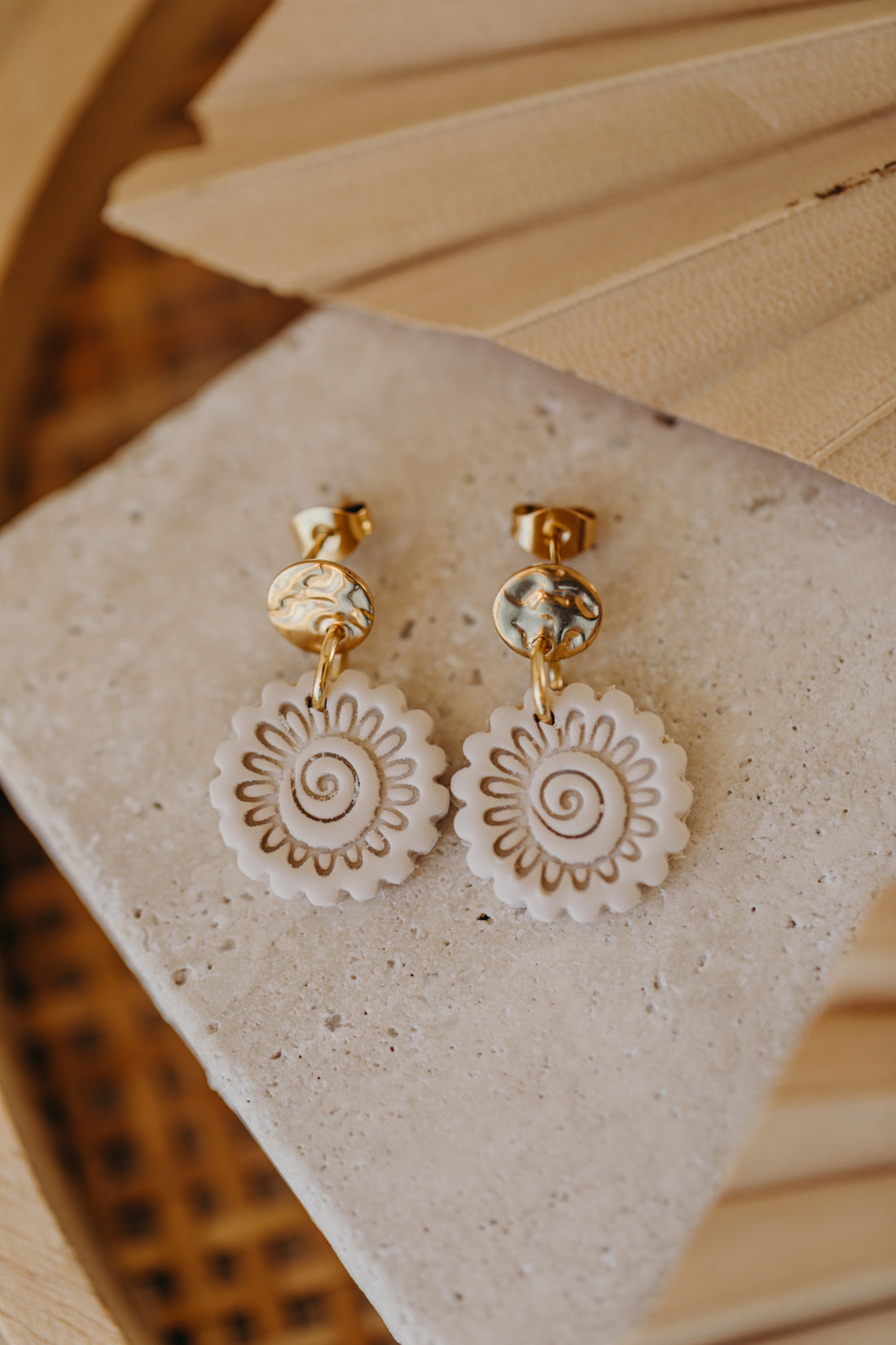 AINO - Boho Ohrringe mit Muster in Vanille