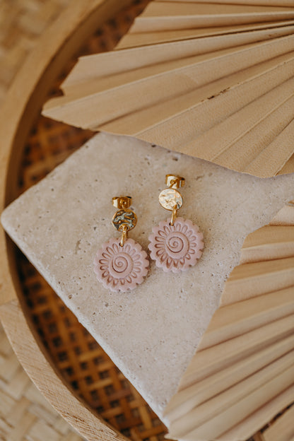 AINO - Boho Ohrringe mit Muster in Rosa