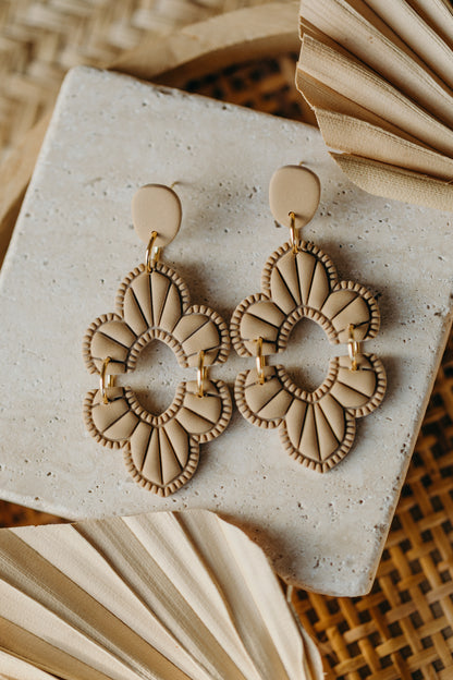 ALEXIS - large sand-colored statement earrings