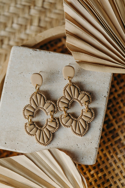 ALEXIS - large sand-colored statement earrings