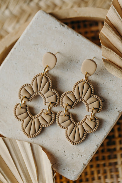ALEXIS - large sand-colored statement earrings
