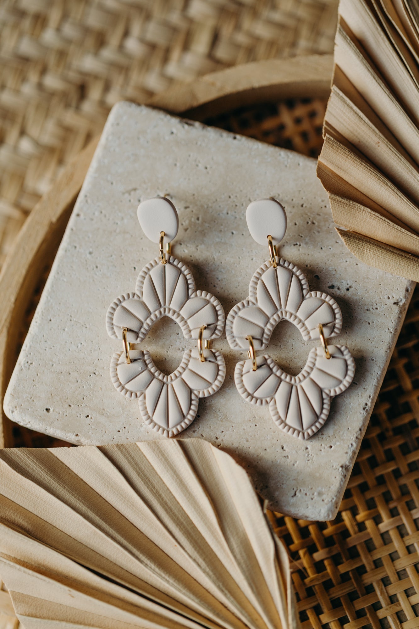 ALEXIS - large vanilla-colored statement earrings
