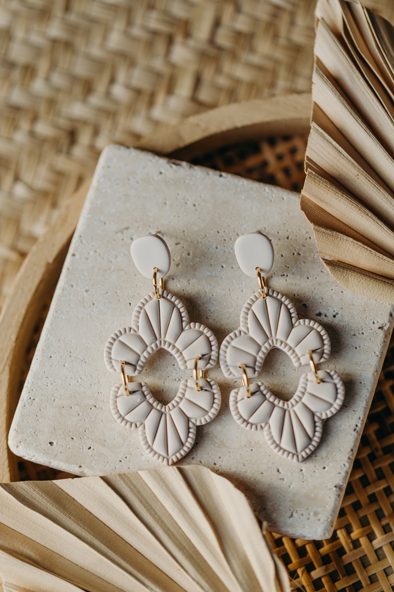 ALEXIS - large vanilla-colored statement earrings