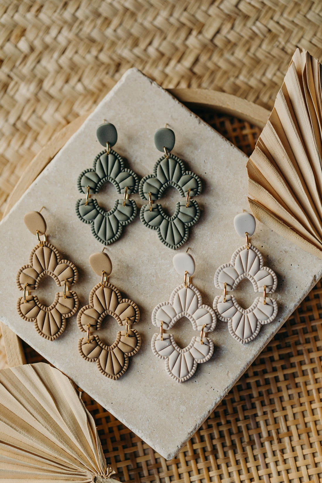 ALEXIS - large sand-colored statement earrings