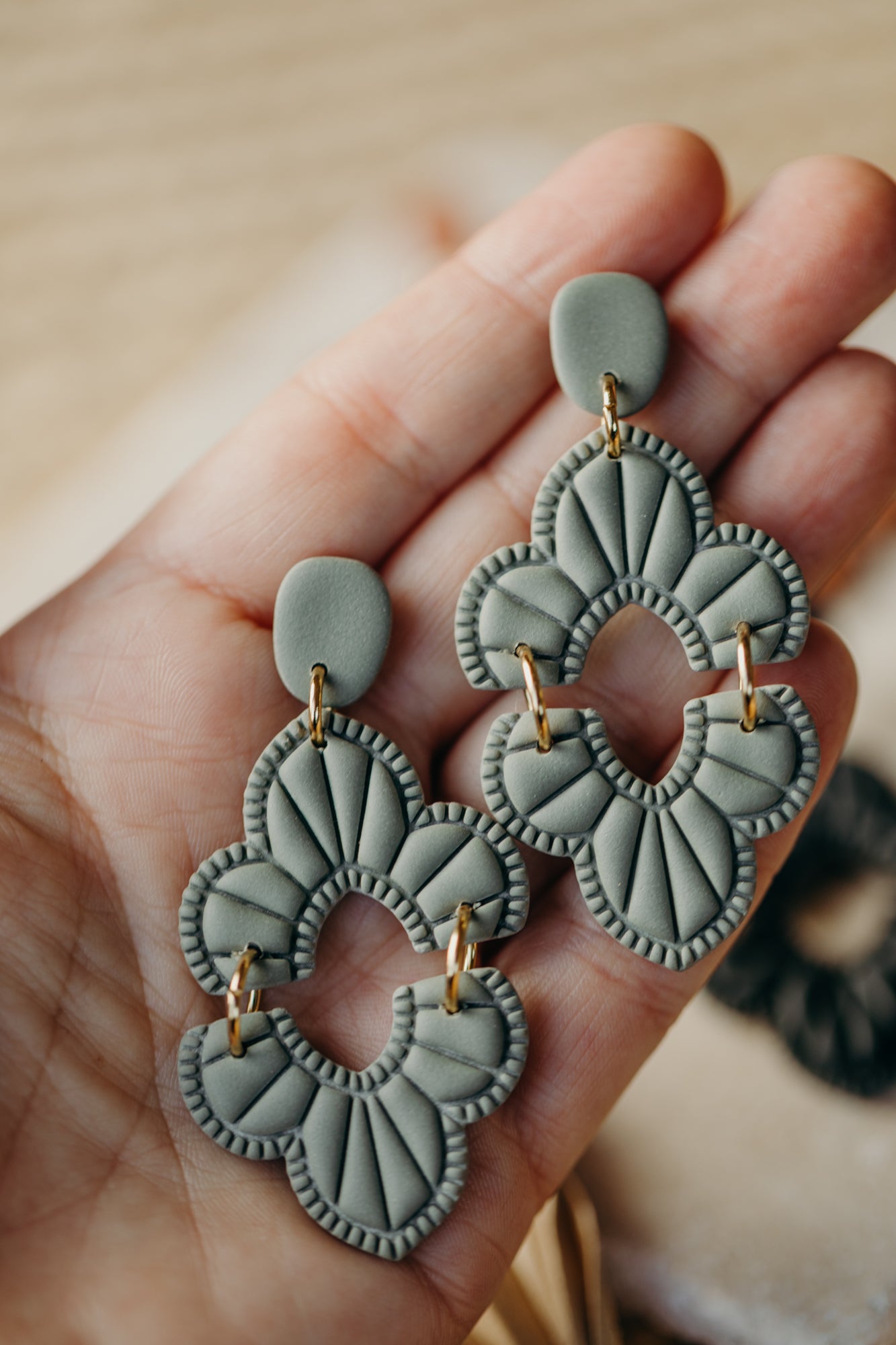 ALEXIS - große grüne Statement Ohrringe