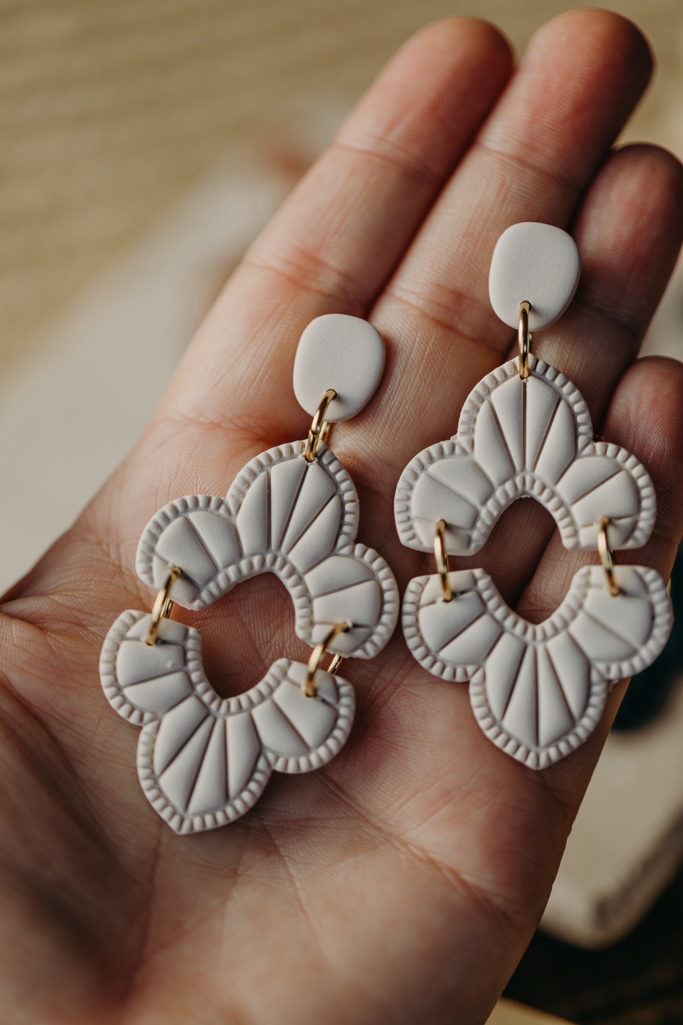 ALEXIS - large vanilla-colored statement earrings