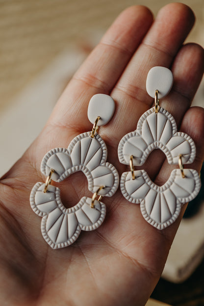 ALEXIS - large vanilla-colored statement earrings