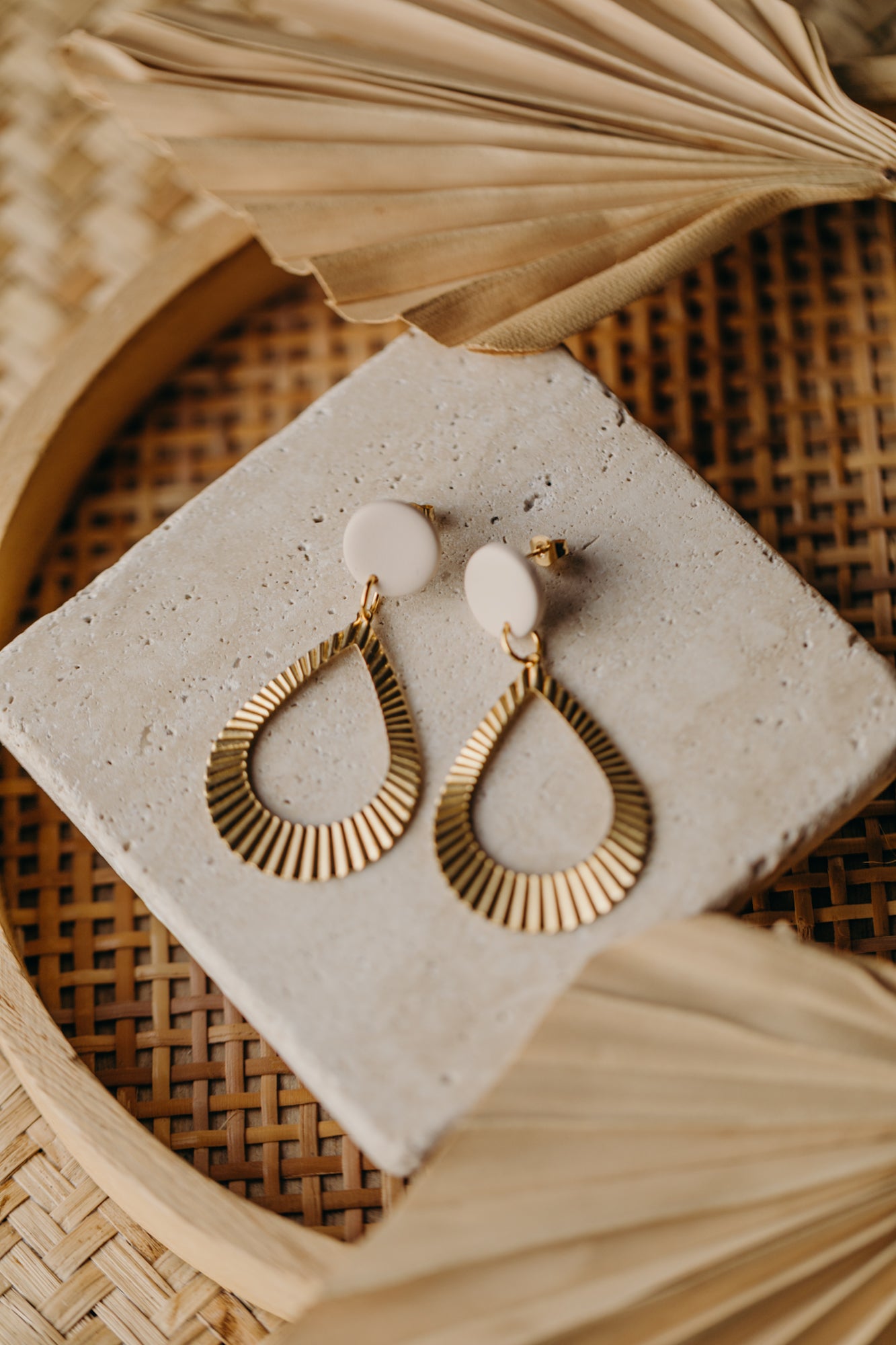 ALMA - Polymer Ton Ohrring in Vanille