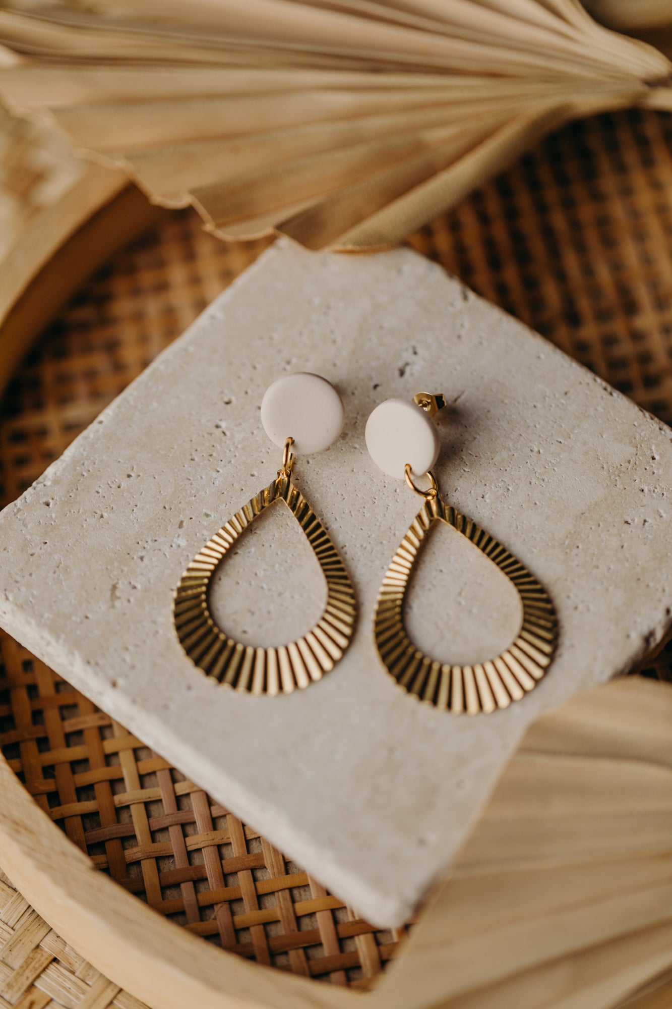 ALMA - Polymer Ton Ohrring in Vanille