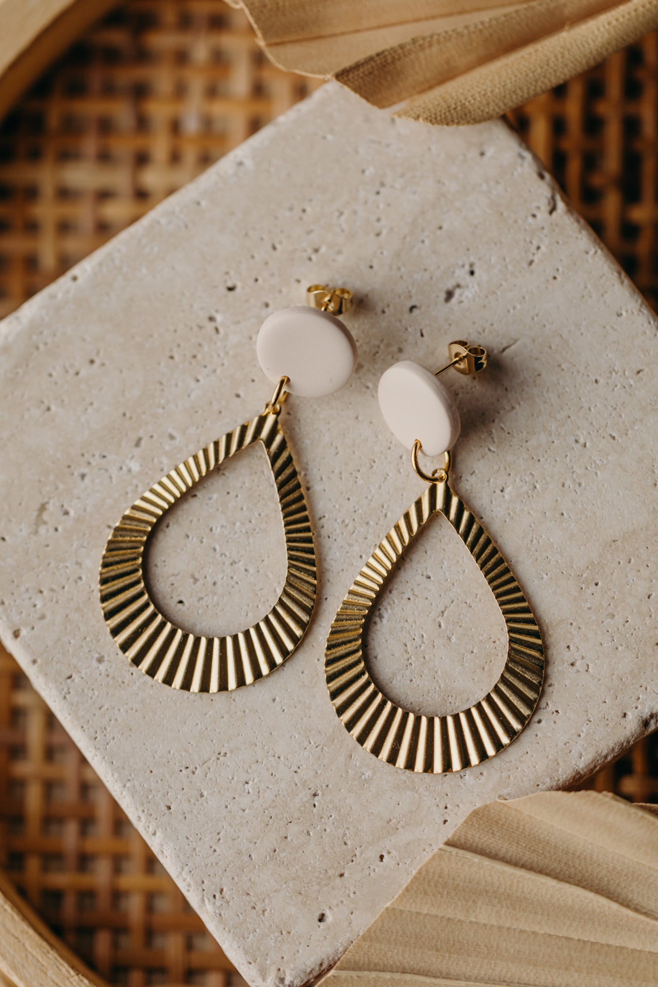 ALMA - Polymer Ton Ohrring in Vanille