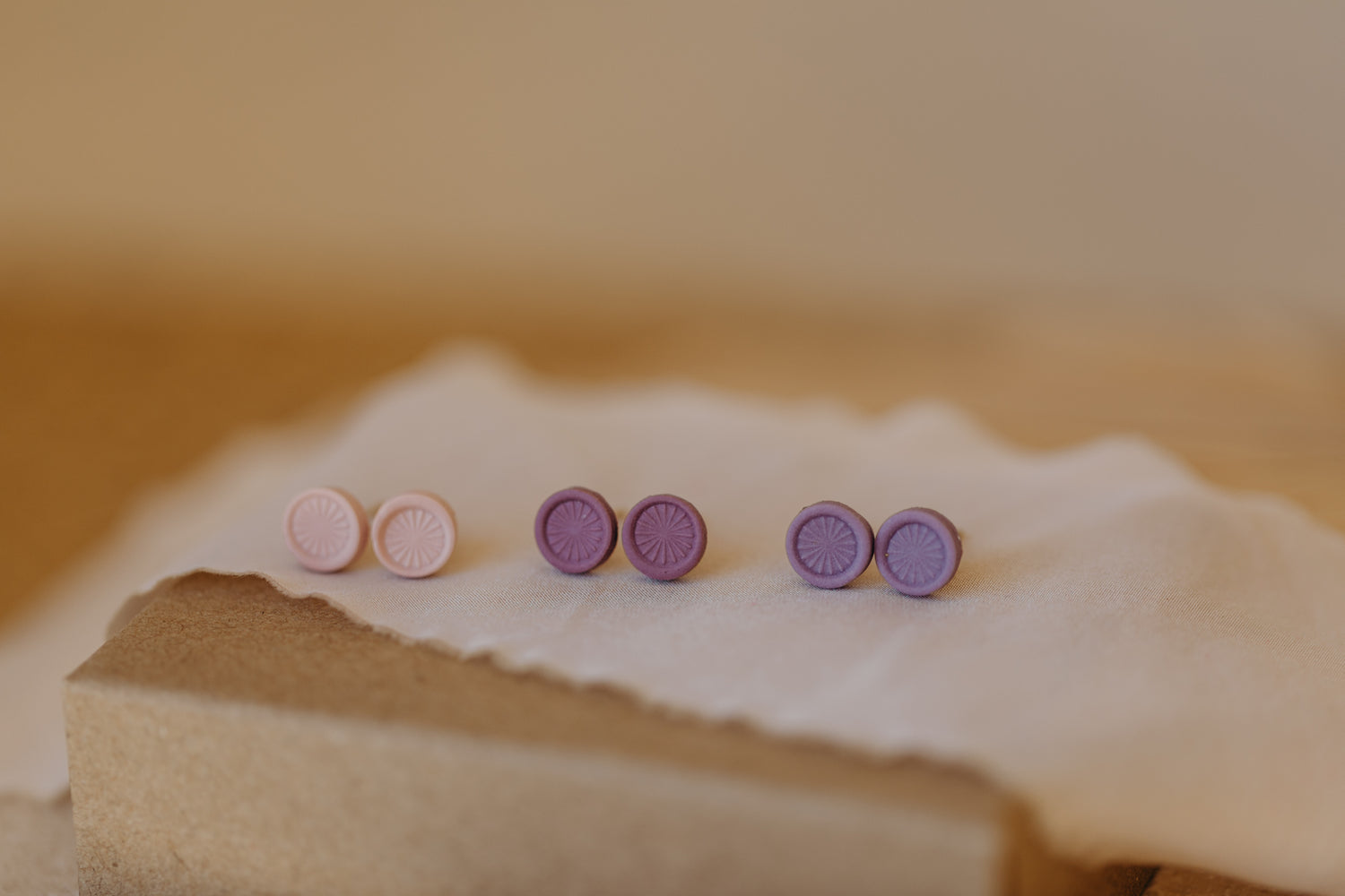 ALVA - kleine bunte Ohrstecker aus Polymer Ton
