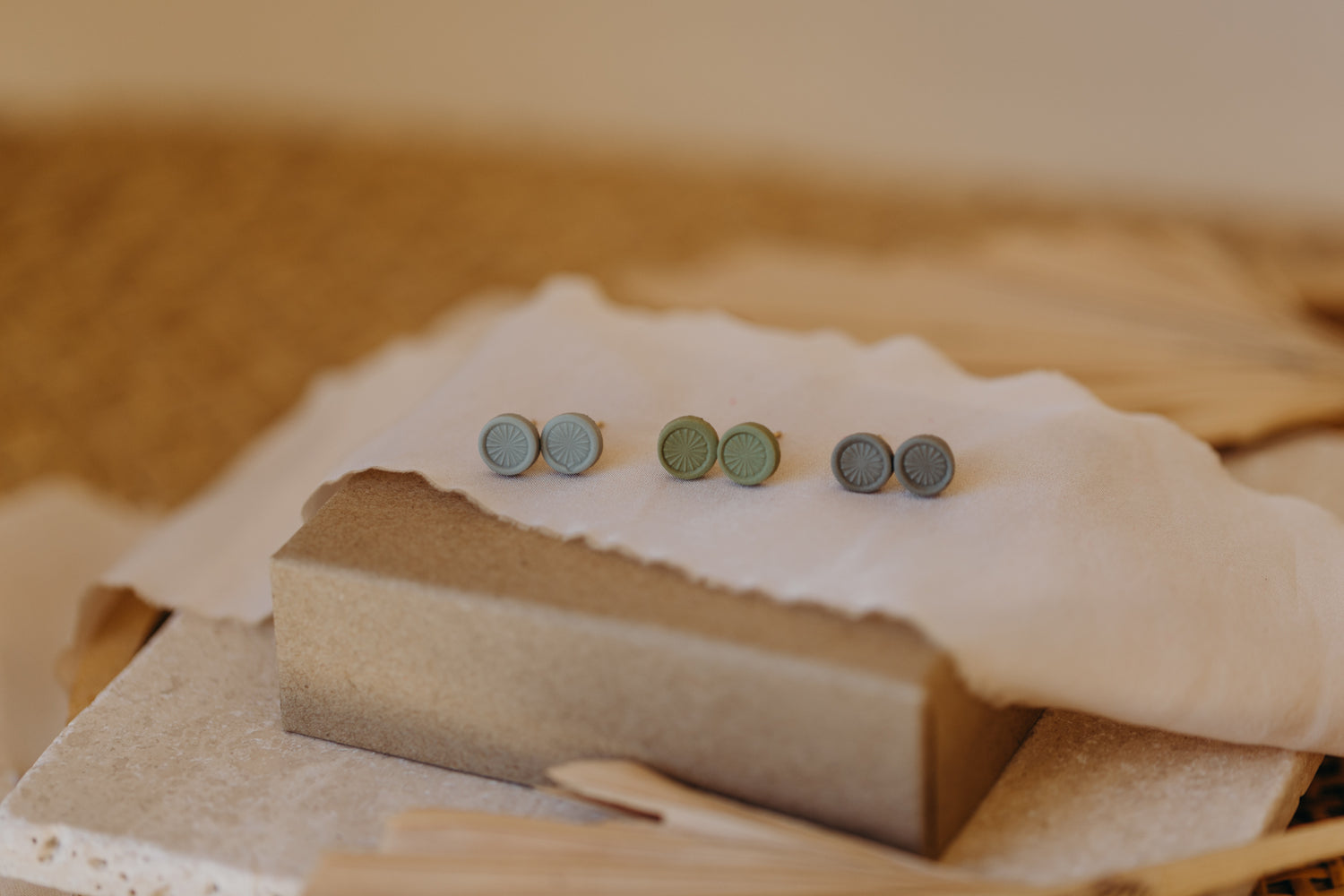 ALVA - kleine bunte Ohrstecker aus Polymer Ton