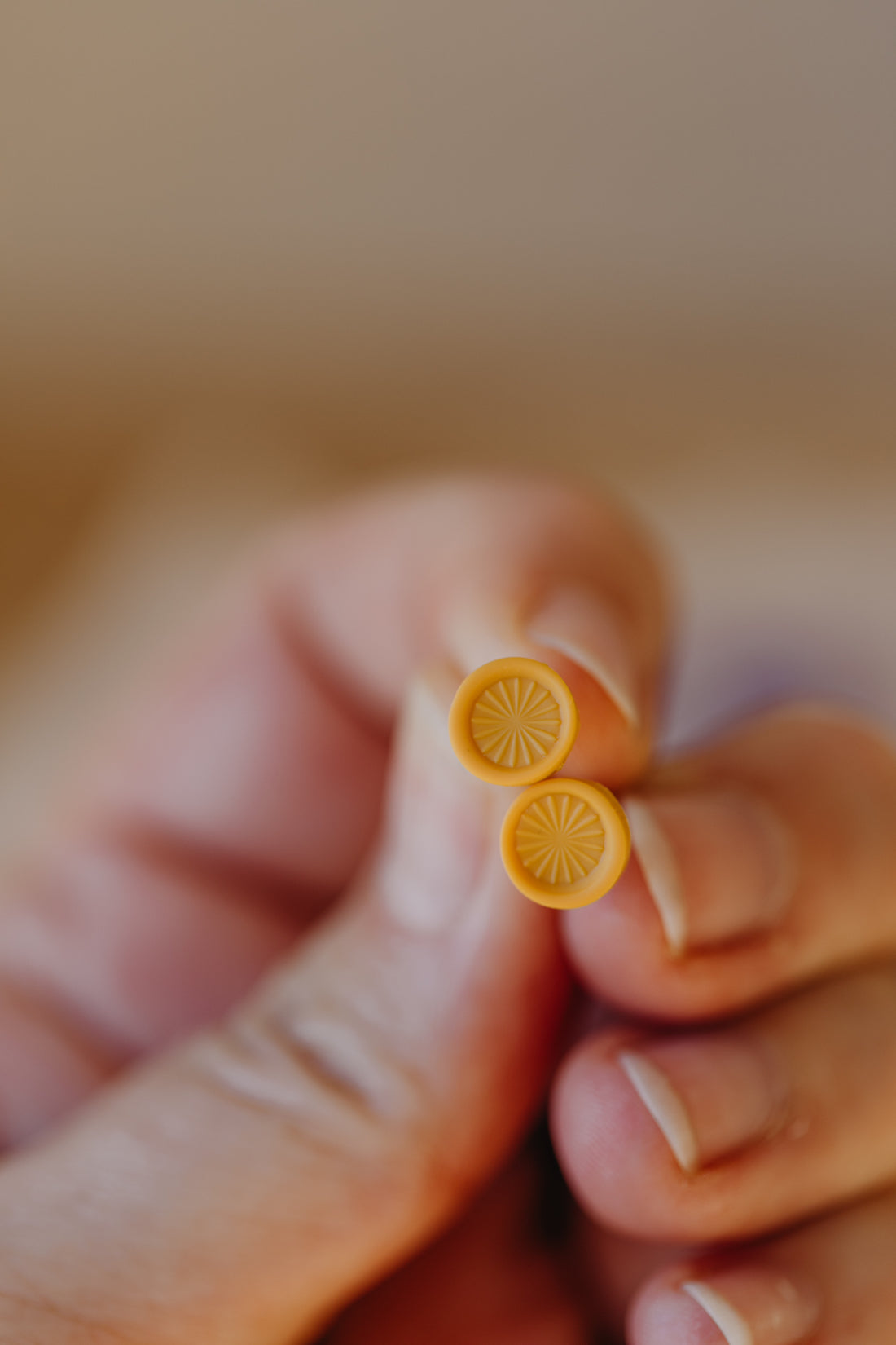 ALVA - kleine bunte Ohrstecker aus Polymer Ton