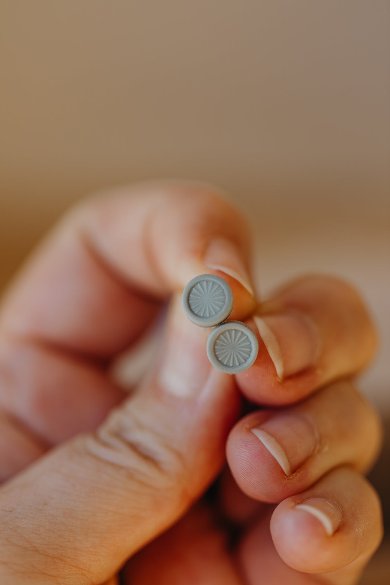ALVA - kleine bunte Ohrstecker aus Polymer Ton