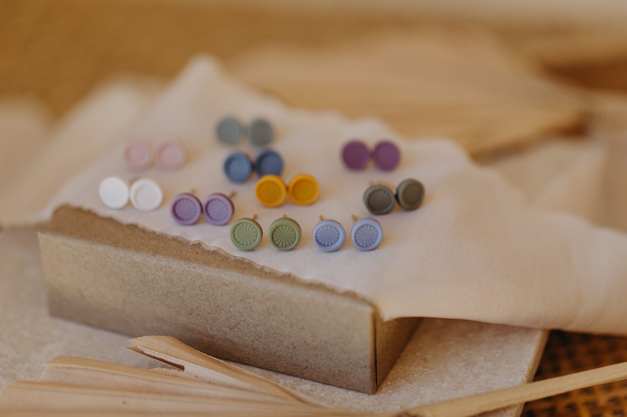 ALVA - kleine bunte Ohrstecker aus Polymer Ton