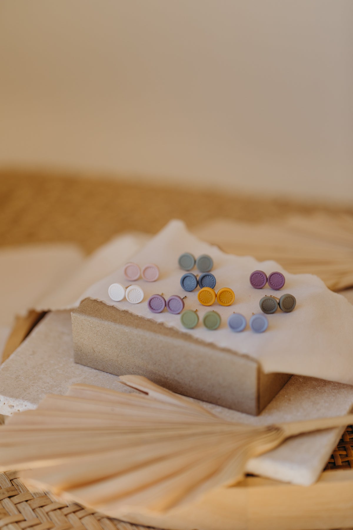ALVA - kleine bunte Ohrstecker aus Polymer Ton