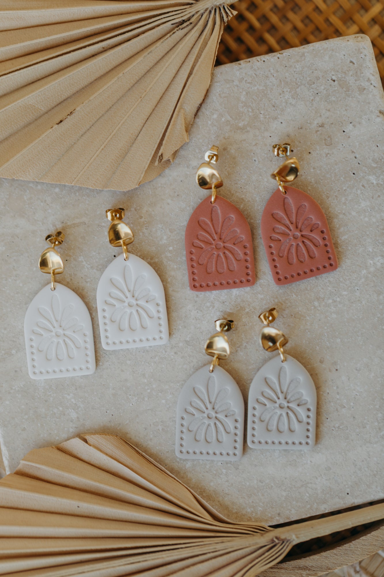 ANEA - helle Boho Ohrringe mit Blumen Muster